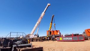 Liebherr LTM 1200-5.1 and Grove Gmk 6220l doing a tandem lift of a superstructure