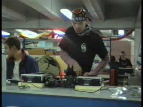 Live DJ set on Mediamarket 2005 part 2 смотреть онлайн