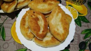 Жареные пирожки с маринованной капустой