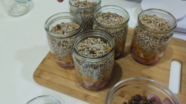 Консервы домашние, которые можно хранить более 2 лет. Сегодня рецепт консервов с крупой и мясом.