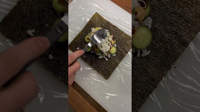 Сэндвич ролл с лососем🍙 #онигири #сендвич #еда #простыерецепты #японскаякухня #японскаяеда #рецепты