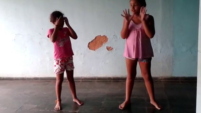 Meninas elasticas ester e marina