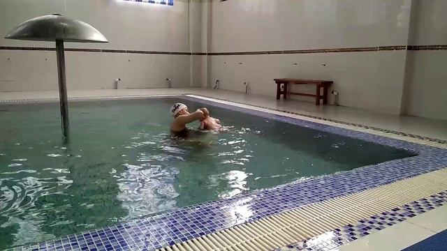 Второй день в бассейне смотреть онлайн