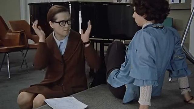 Sluzhebnyi Roman 1977 O H264 HDRip AVC 1 1 смотреть онлайн