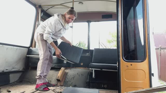 3* Убираем перегородку, полная разборка салона, помошники смотреть онлайн