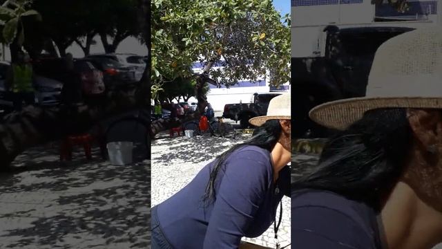 Promotora de Goiás representa as melhores panelas do mundo. Ao lado BB Oliveira Paiva.