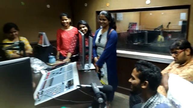 Radio Indigo Goa (RJ Joed Almeida) talks to Goa University students (2/2) смотреть онлайн