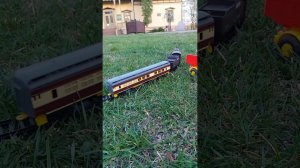 Игрушки. Детская железная дорога. Запуск паровоза на природе 🚂🚋🚃🚋🚃🚋🚃. Очень красиво 😍.