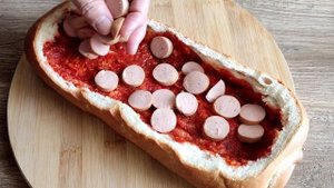 Пицца в Батоне! Очень Вкусный и Лёгкий Рецепт!