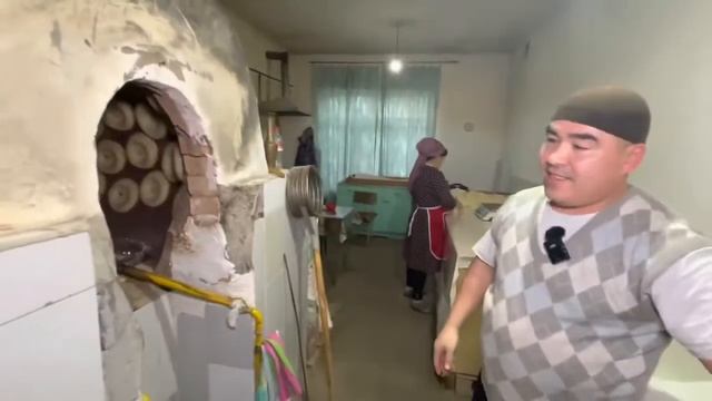 Узбекские лепёшки в тандыре. Узбекистан. Ташкент смотреть онлайн