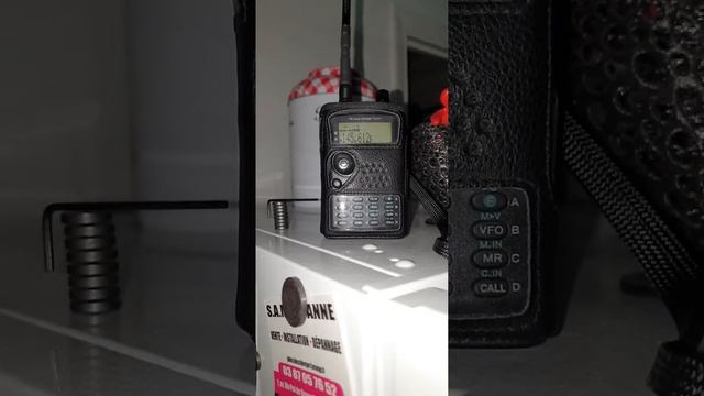 Kenwood TH-F7 & Yaesu FT-44X little test, смотреть онлайн