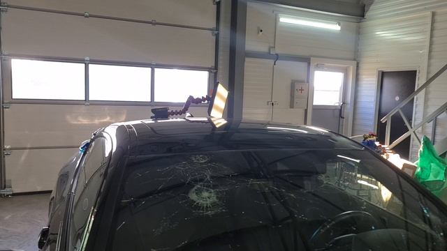 Сильно побитый BMW.
Будем делать. смотреть онлайн