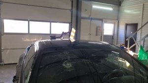 Сильно побитый BMW.
Будем делать.