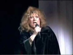 Пьяная Пугачева едва не упала на зрителей. Позор.