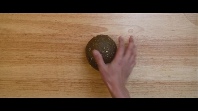 雜糧麵包棒，低卡無糖，又脆又香，非常簡單的製作，可以任意搭配自己喜歡的醬。