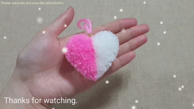 Сердце! Делаем помпоны в форме сердца с помощью вилки! Поделки своими руками! смотреть онлайн