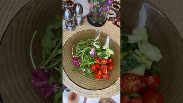 Можно ли сочетать огурцы и помидоры? #салат #рецепт #пользаивред #витамины #клетчатка #еда #пп #зож