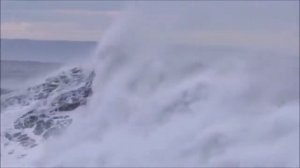 Жизнеутверждающая песня!Поднимись над суетой! Не занимайся ерундой!