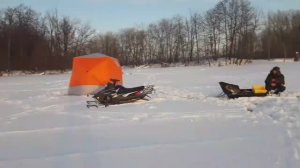 ЛОВЛЯ ПЛОТВЫ НА ТЕСТО ЗИМОЙ. ГУСТЕРА ЛУПИТ НА ВСЕ. В ПАЛАТКЕ ТЕПЛО, УХОЖУ НА ПОИСКИ КРУПНЯКА