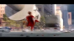 Титан пинает автобус на протяжении всего видео