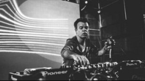 Paul Oakenfold - Essential Mix - (Live At Ibiza 06-25-99)