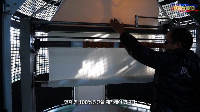 메모리폼을 가래떡 처럼 뽑아 매트리스를 만드는 과정. смотреть онлайн