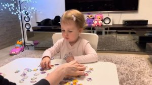 Ева играет в настольные игры ♦️⭐️#1год11месяцев