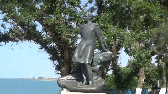 Тамань . памятник Лермонту возле Аральского моря ...