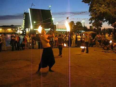 Фаер-шоу у Дворцового моста