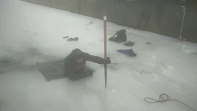 как выйти на лед. когда ты провалился под лед смотреть онлайн