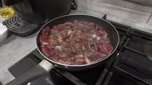 Вкуснейший салат с куриной печенью, ананасами и перцем. Всего три ингредиента!!!