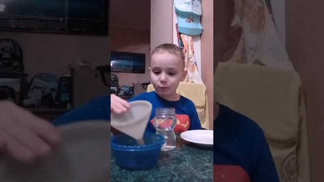 Что будет если замочить самый твердый пластилин в воде?