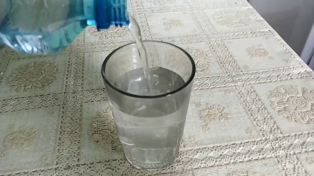Как налить стакан воды / How to pour a glass of water смотреть онлайн