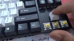 How to install keycaps on a mechanical keyboard #keychron