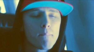 Machine Gun Kelly - Chasing Pavements[Official Music Video]