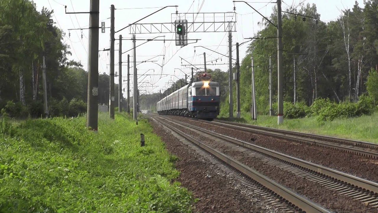 Электровоз ЧС2К-821 с поездом № 132 Москва - Орск смотреть онлайн