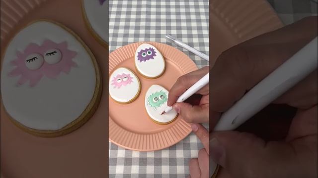 Раскрашиваем пряники в форме яиц фломастерами Top Decor