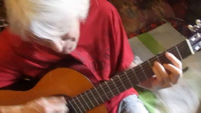 Юрий Сентерюхин и сиамский котенок играют на гитаре Листья желтые медленно падают смотреть онлайн