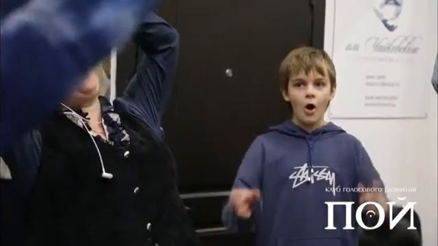 Как учат вокалу в клубе голосового развития «Пой» смотреть онлайн