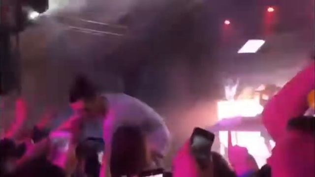 Гон флад упал со сцены смотреть онлайн