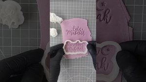 Надпись кандурином на зеркальной глазури. Эксперимент с муссовыми пирожными.