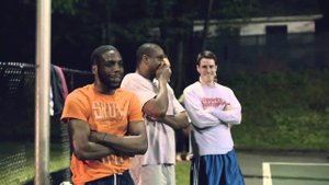 Игрок NBA играет на площадке под видом пенсионера (Pepsi MAX)