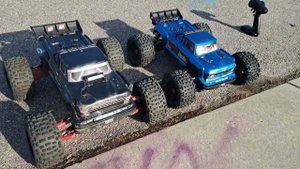 Arrma Outcast 6s BLX and Arrma Outcast 4s BLX comparison and run!!!