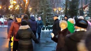 СЕГОДНЯ НОЧЬЮ, НЕСОМНЕННО ТЫ ЕЁ КОРОЛЬ! СЧАСТЛИВЫЕ МОМЕНТЫ ИЗ ПАРКА ГОРЬКОГО ХАРЬКОВ ТАНЦЫ