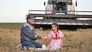 Алия Исрафилова   Әти кайтып килә басудан