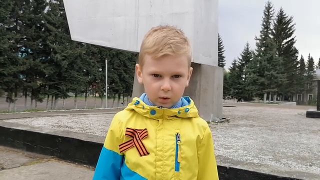 Роберт Рождественский "Баллада о маленьком человеке". Читает Аркадий Погодин. смотреть онлайн