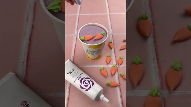 Cake to go с сахарными фигурками "Морковка"