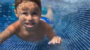 Веселое купание под водой или как Саша научился нырять в Испании