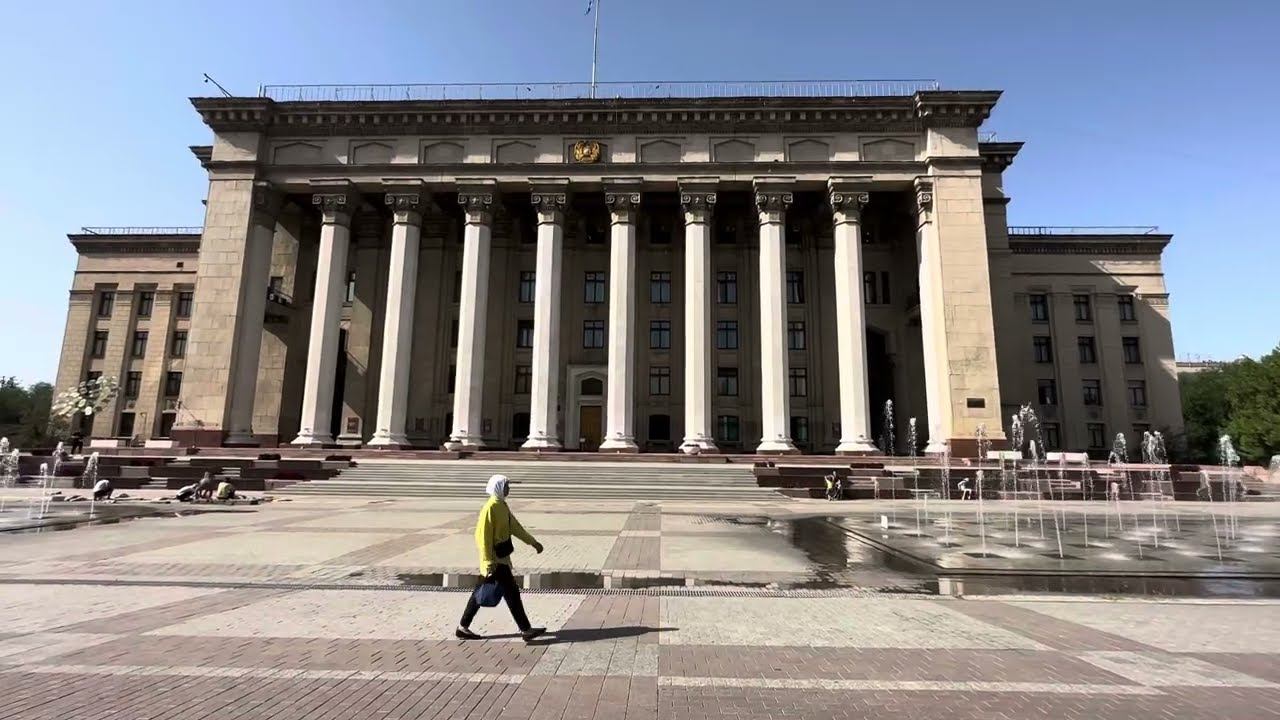 Жаркий август в Алматы.Старая площадь. Толе Би. Алматы. Казахстан. Almaty. August 2023. Kazakhstan.