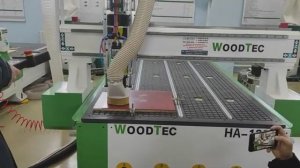 Фрезерный станок с ЧПУ #woodtec  HA 1325 C тест на материале клиента "дюрастон" в магазине Подольск